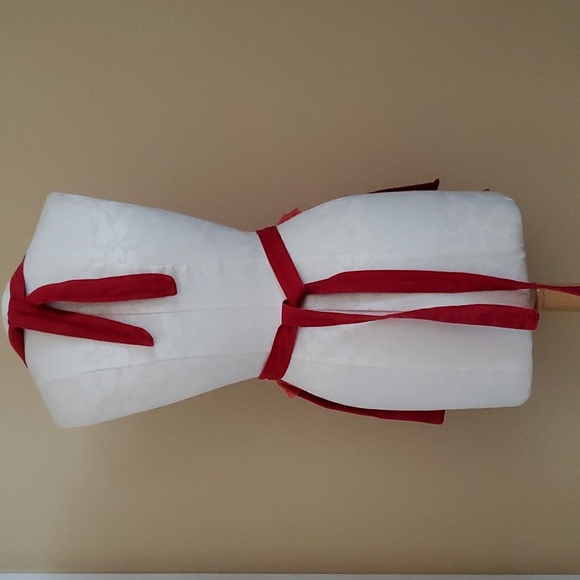 Red Heart Rhinestone Ruffle Apron - Picture 6 of 6